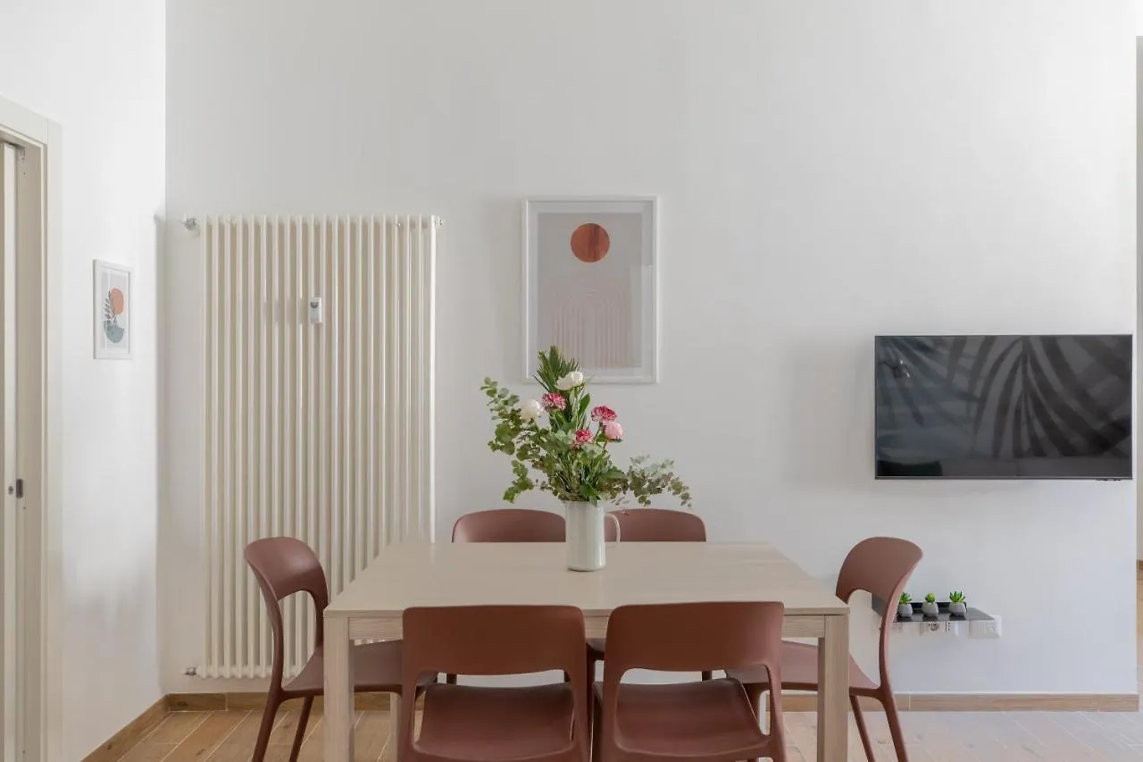 Apartment Iflat Colorful And Bright Apartament In Monti Rome