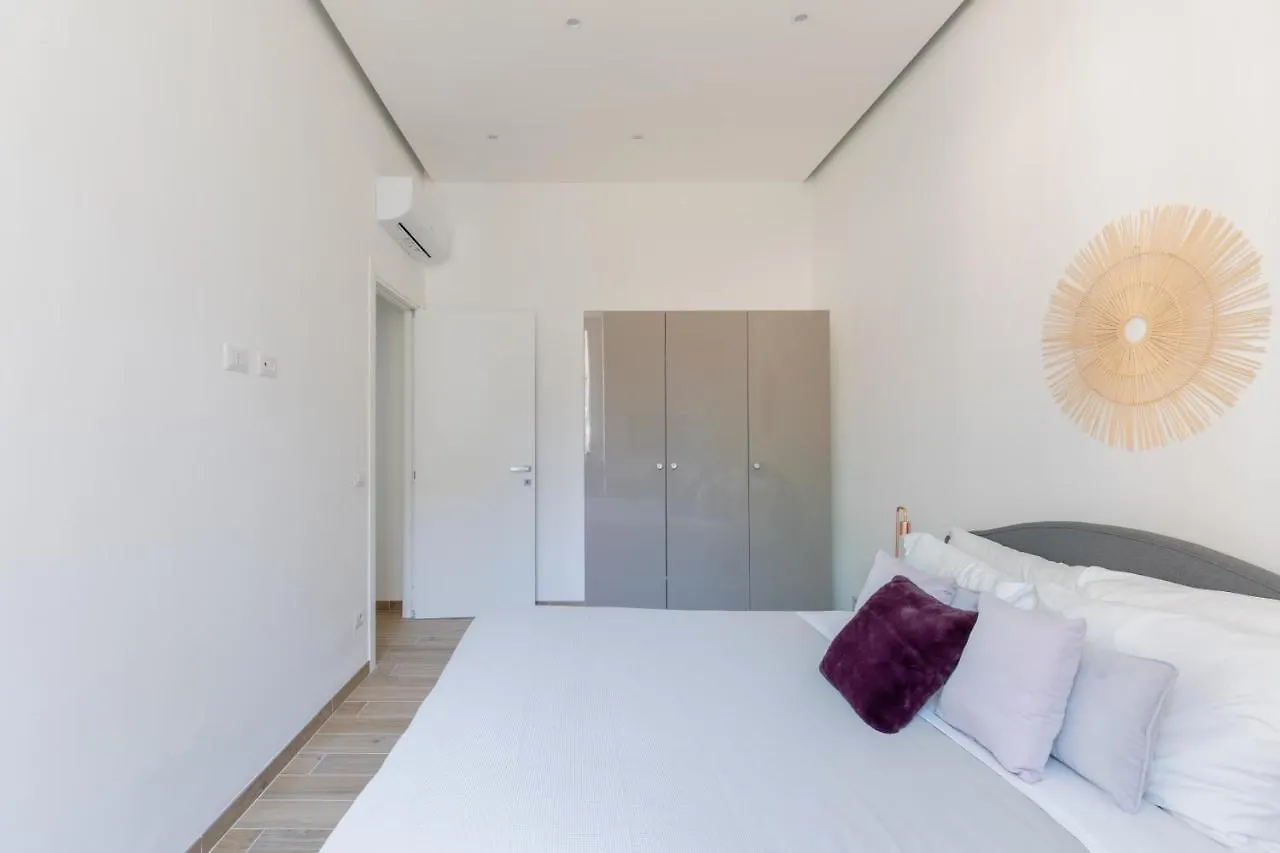 Iflat Colorful And Bright Apartament In Monti Rome Italy